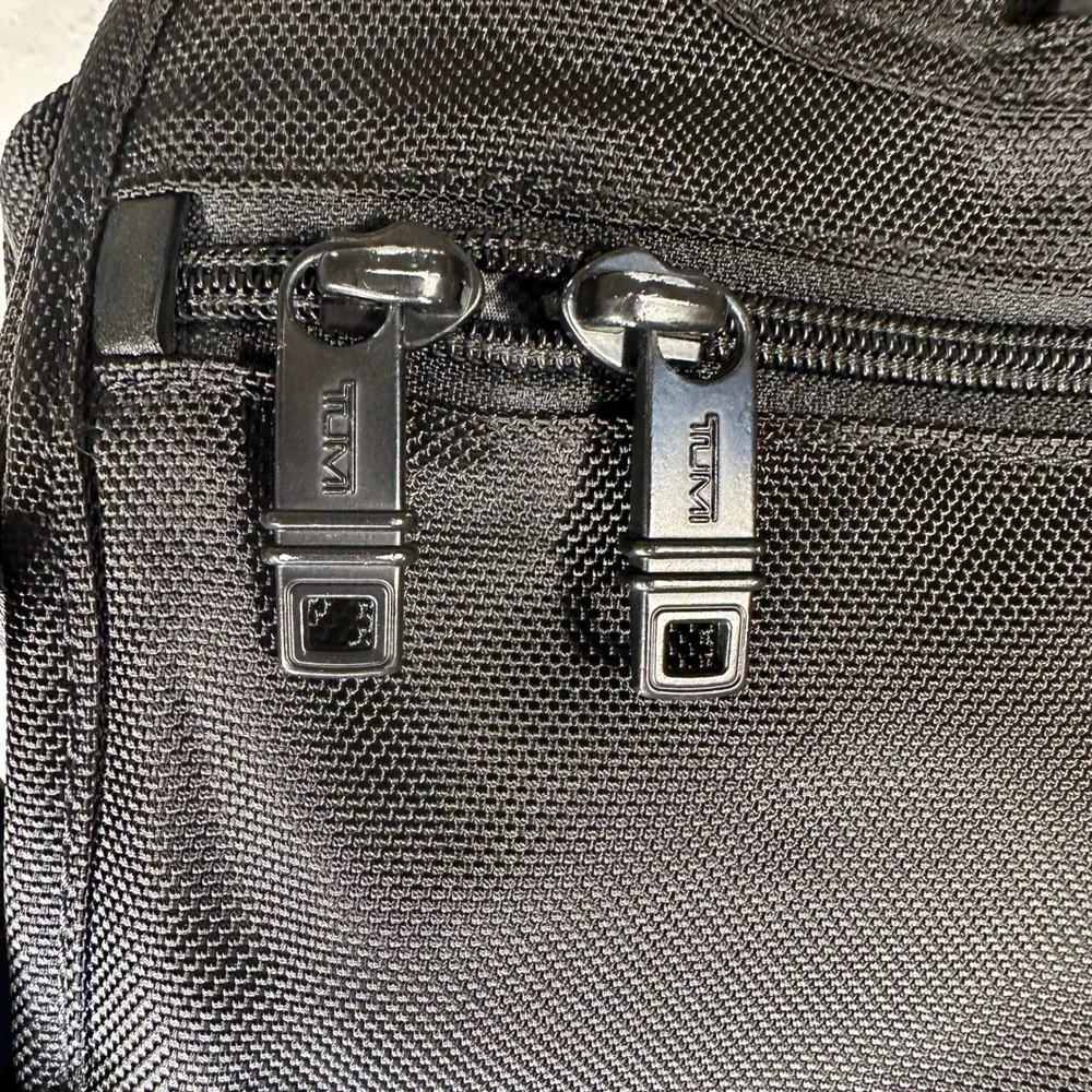 Tumi Alpha 2 Business Briefcase Black Ballistic Nylon Slim Laptop Bag 26110D2